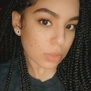 Meet your Posher, Azarae